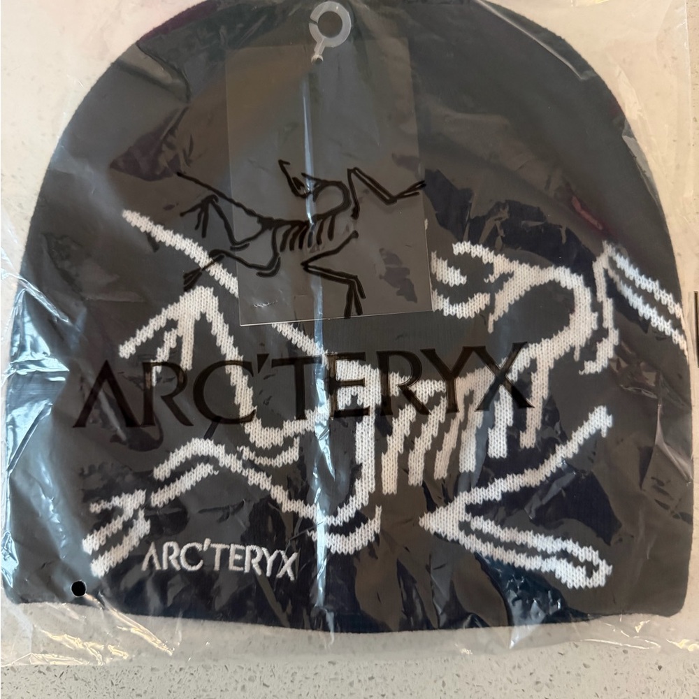 Arc'teryx Black and White Skeleton Knit Beanie - Picture 2 of 2